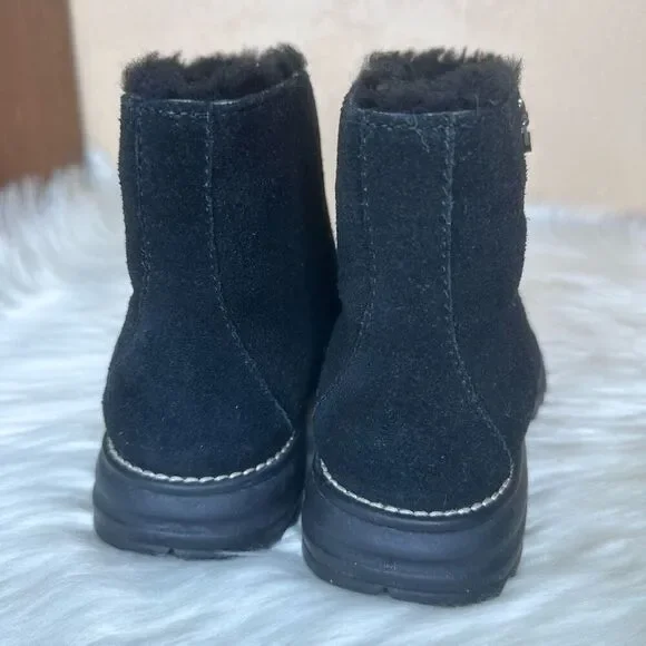 UGG #5431 Suede Shearling Lined Ankle Boots Size 7 - Picture 4 of 12